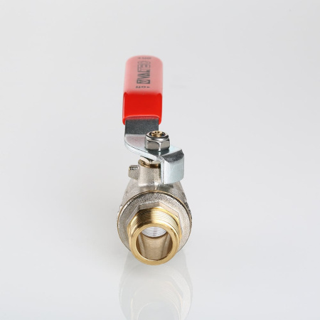 Кран шаровой Valtec Base с флажковой рукояткой и внутренней–наружной резьбой 1 1/4"