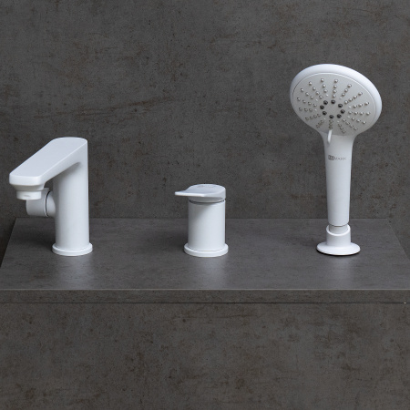 Смеситель Lemark Bronx LM3745MW на борт ванны