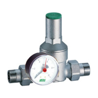 Редуктор FAR 3/4" НР-НР с манометром хромированный