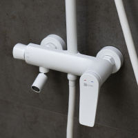 Смеситель Lemark Bronx LM3762MW для ванны и душа с регулируемой высотой штанги и верхней душевой лейкой Тропический дождь