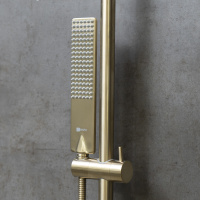 Смеситель Lemark Ursus LM7262BG для ванны и душа с регулируемой высотой штанги и верхней душевой лейкой Тропический дождь