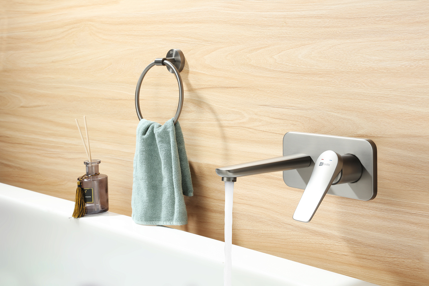 Смеситель Lemark Bronx LM3726GM для раковины встраиваемый