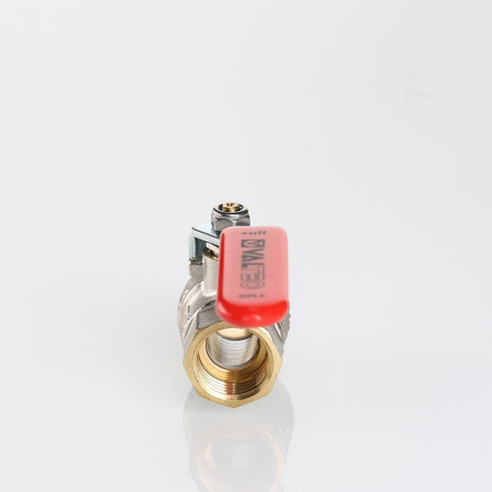 Кран шаровой Valtec Base с флажковой рукояткой и внутренней–наружной резьбой 1 1/4"