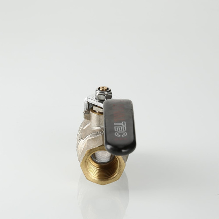 Кран шаровой Valtec Perfect с флажковой рукояткой и внутренней резьбой 1 1/4"